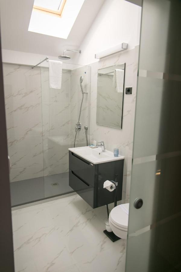 May Residence Dumbravita  Luaran gambar