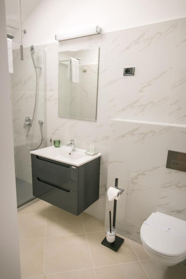May Residence Dumbravita  Luaran gambar