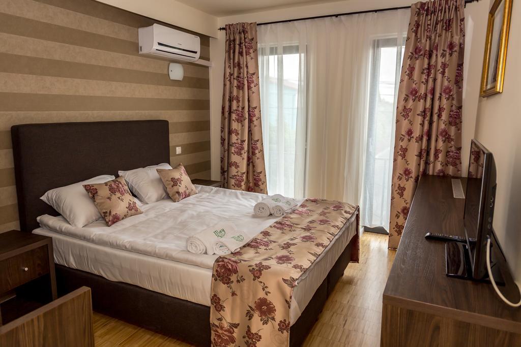 May Residence Dumbravita  Luaran gambar