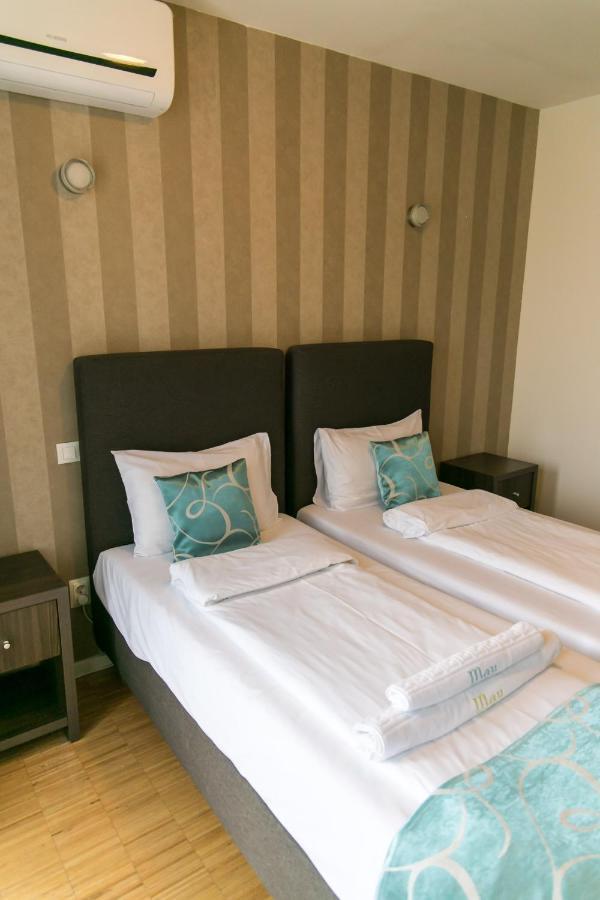 May Residence Dumbravita  Luaran gambar