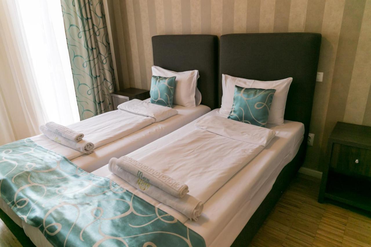 May Residence Dumbravita  Luaran gambar